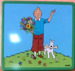 Boîte Delacre Tintin et Milou avec un bouquet